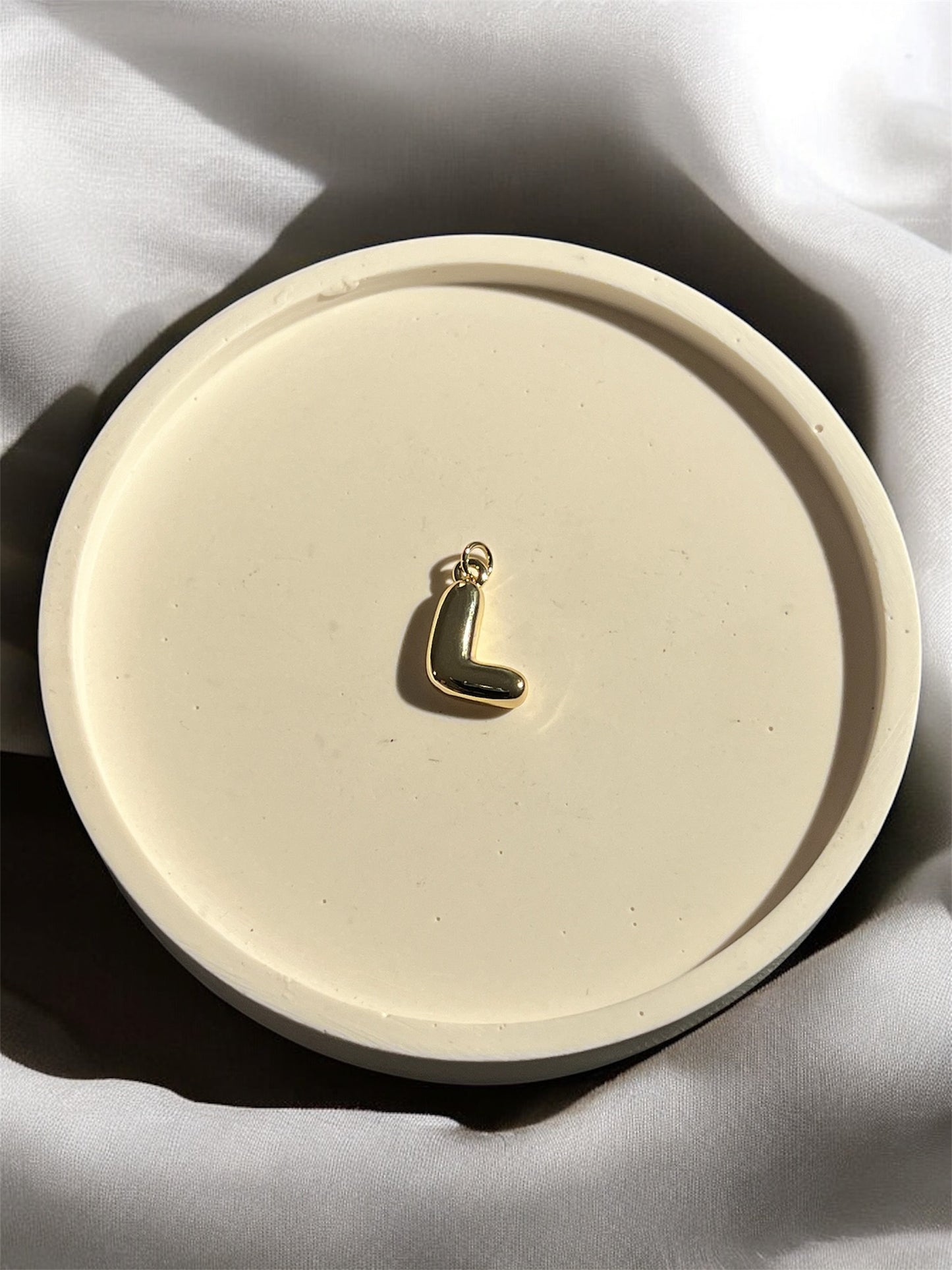 Charm lettre épaisse