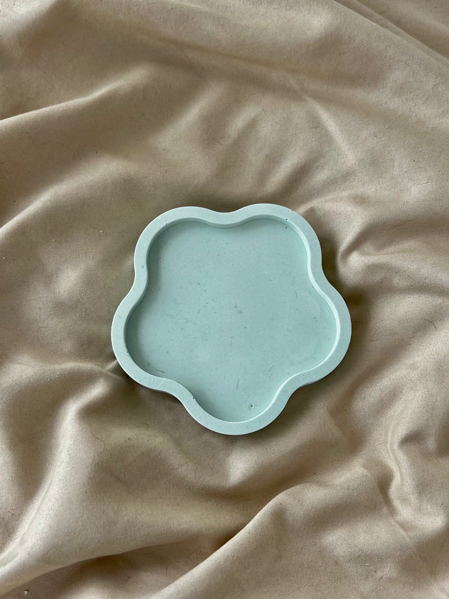Petit vide poche fleur vert pâle