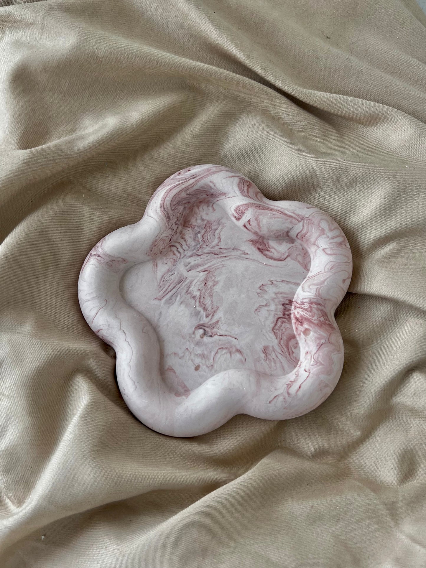 Vide poche fleur rouge marbré
