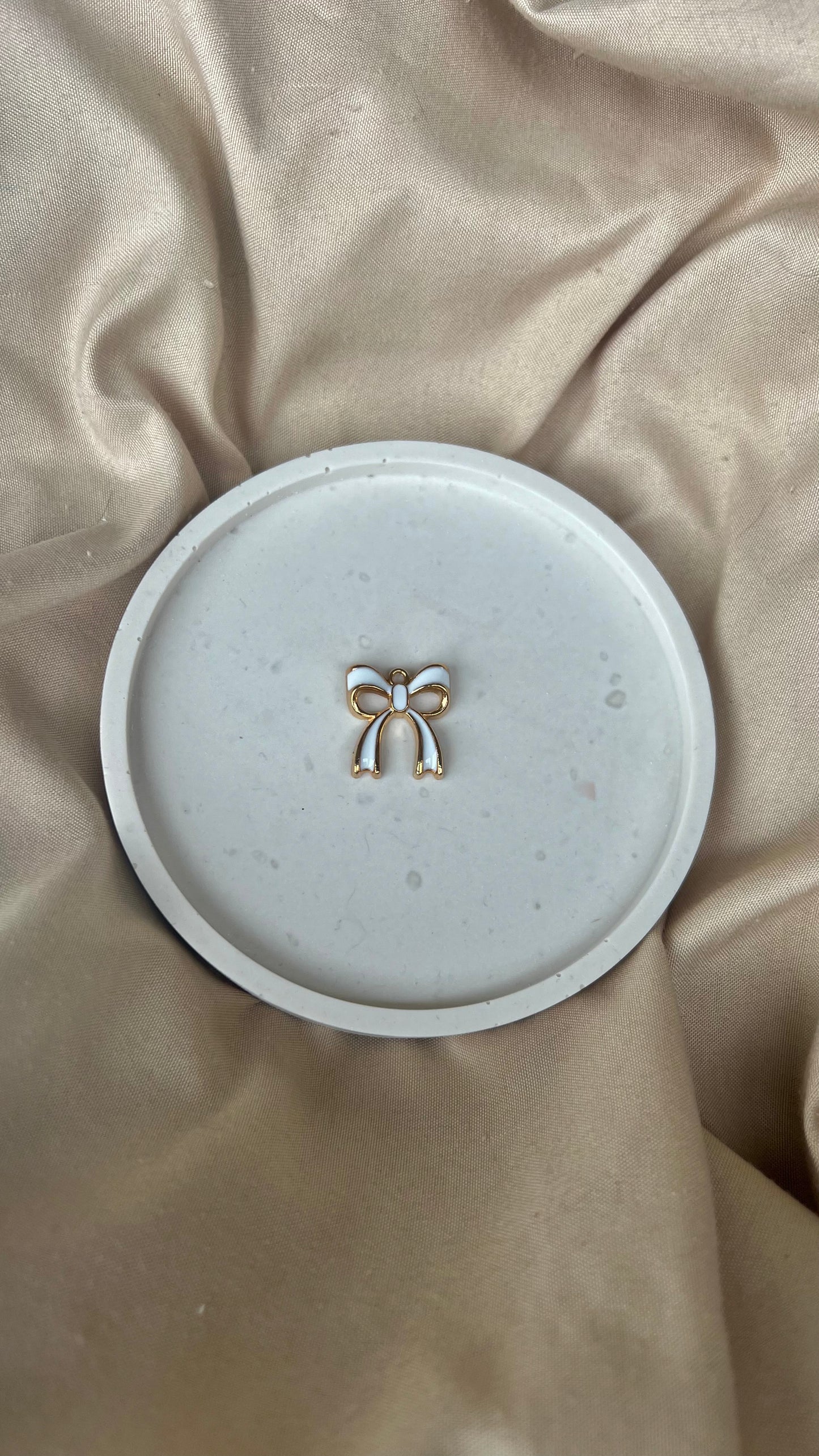 Charm Noeud blanc