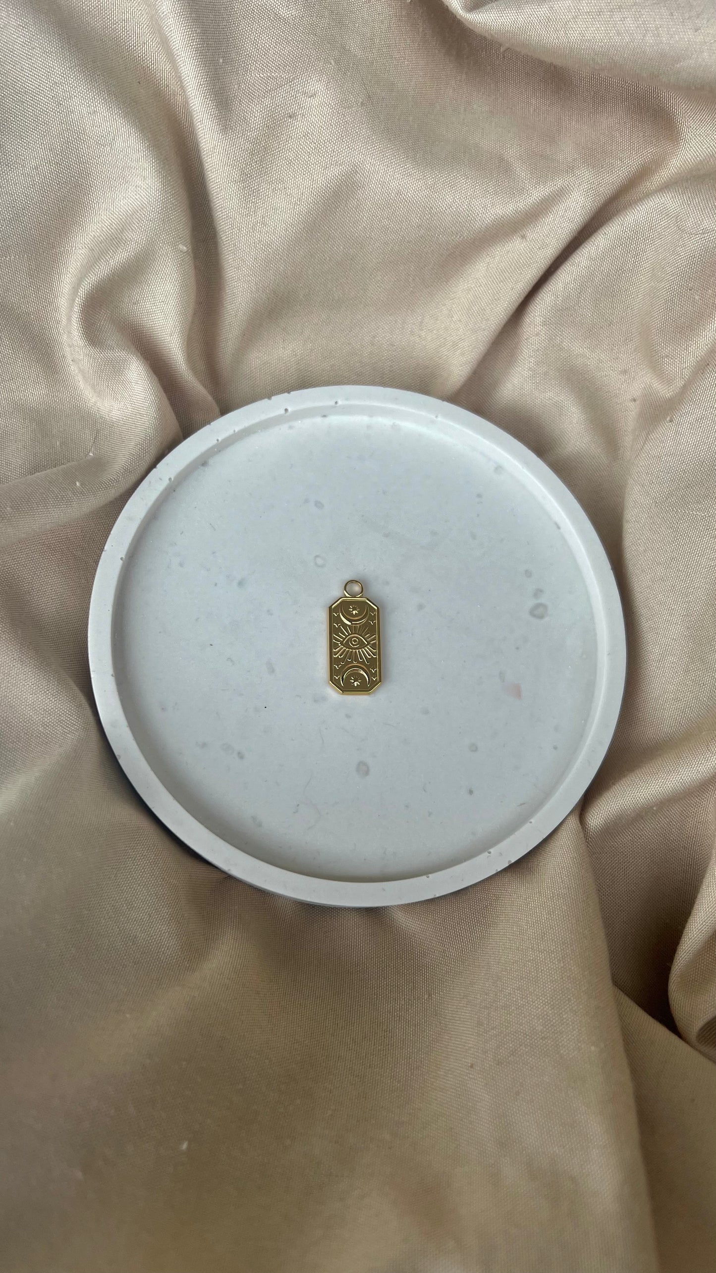 Charm stèle œil